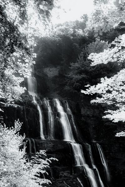 2018_05_07_Jura (0038_b-w).jpg - Cascades du Hérissons, Jura (Mai 2018)